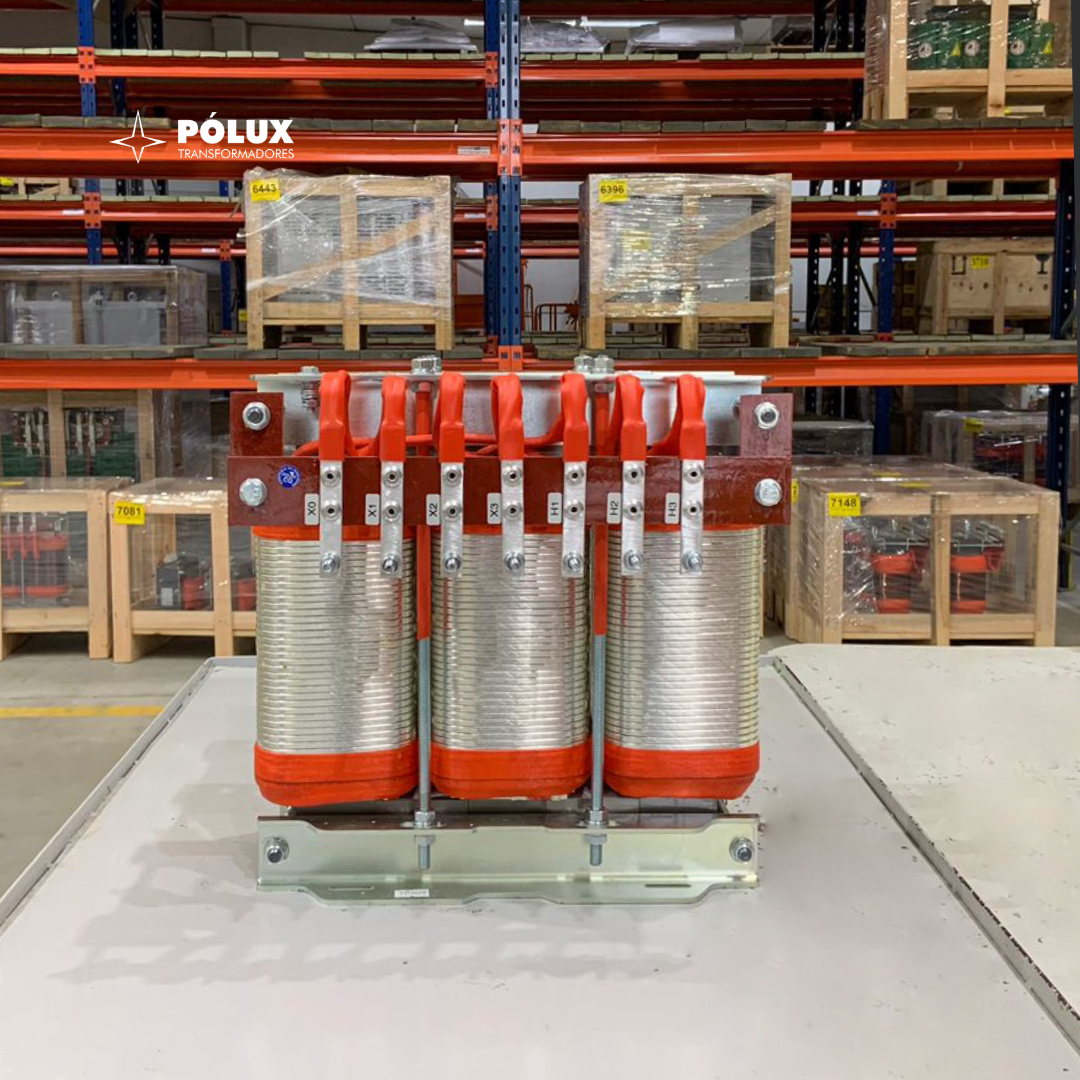 Aplicações de autotransformadores trifásicos em sistemas de distribuição interna