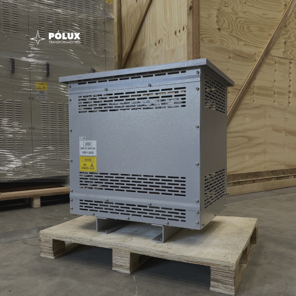 Transformadores trifásicos a seco com sistema de alívio de pressão térmica