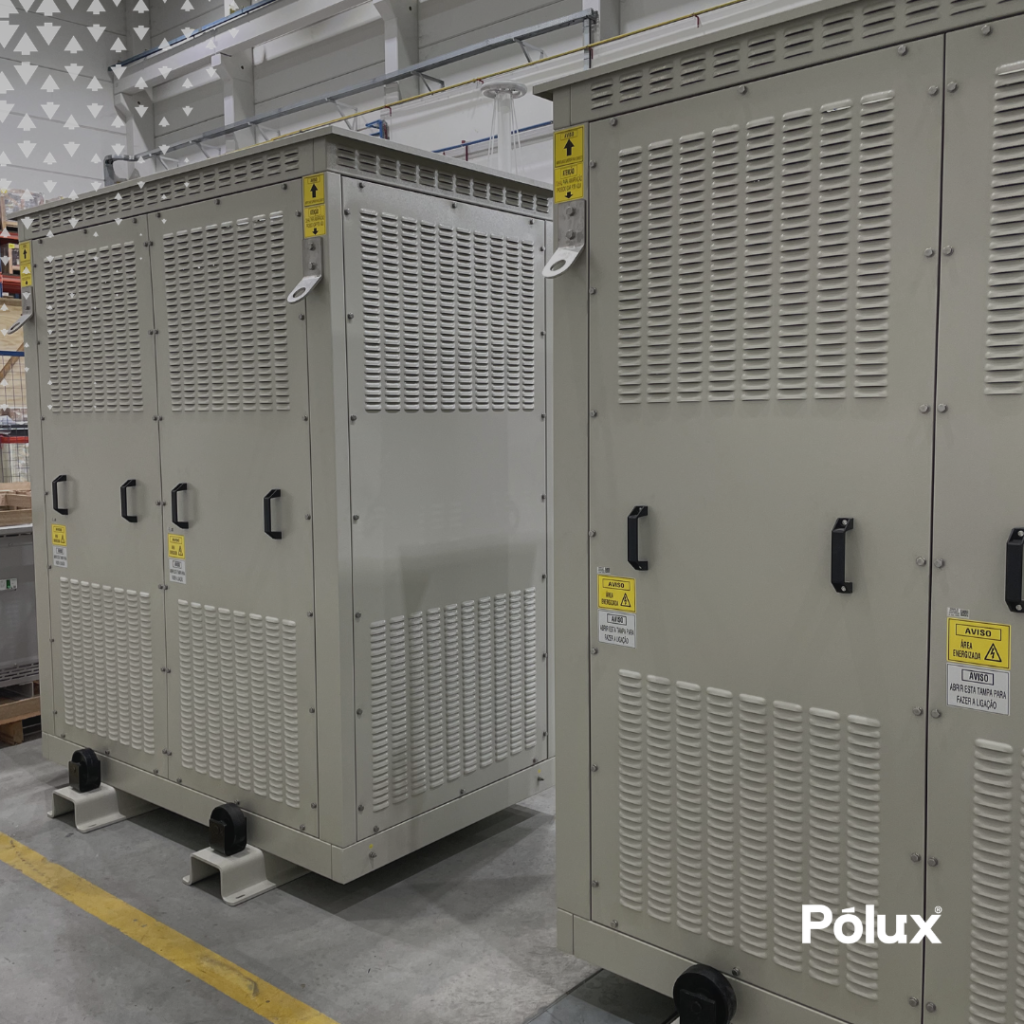 Autotransformadores trifásicos a seco para adequação de tensão em sistemas navais modulares